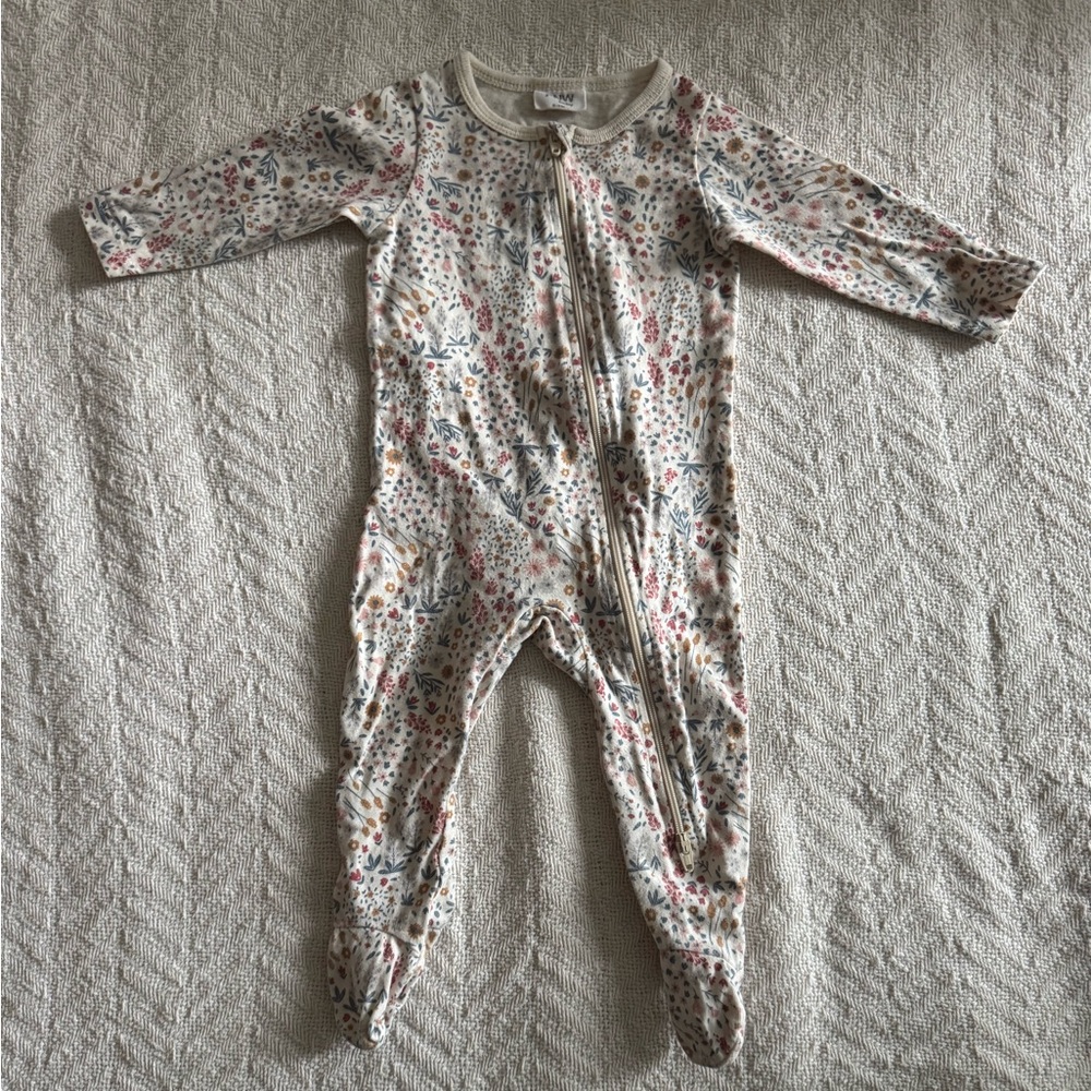 PNW baby | boutique floral footie 100% cotton excellent preowned zip up